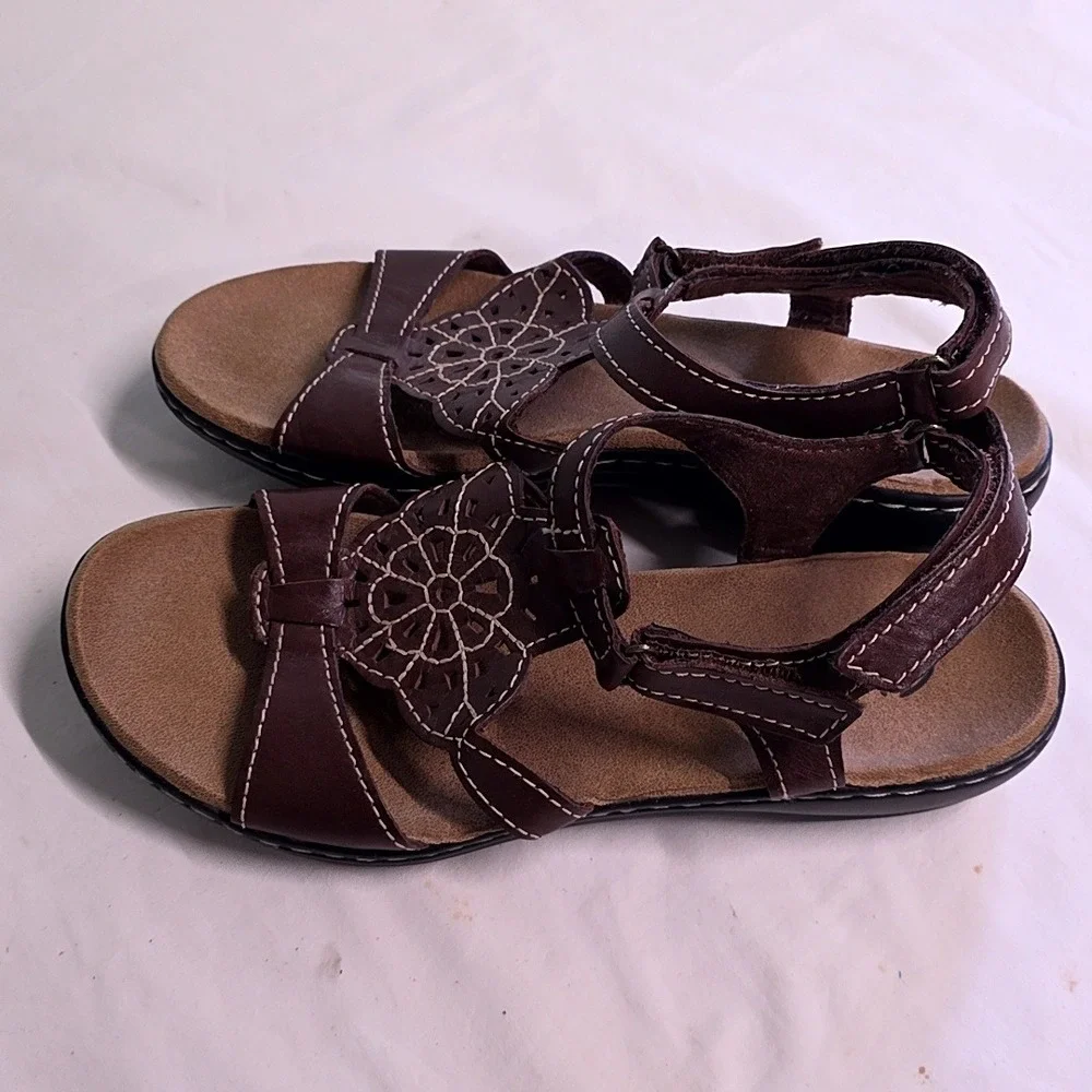 Clarks Sandals Womens 9M Brown Leather Bendables Floral Cutout